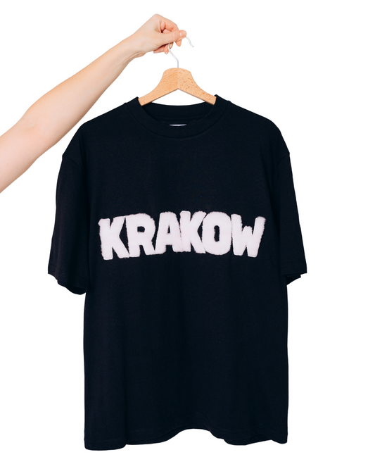 Czarna koszulka KRAKOW z futrzanym napisem